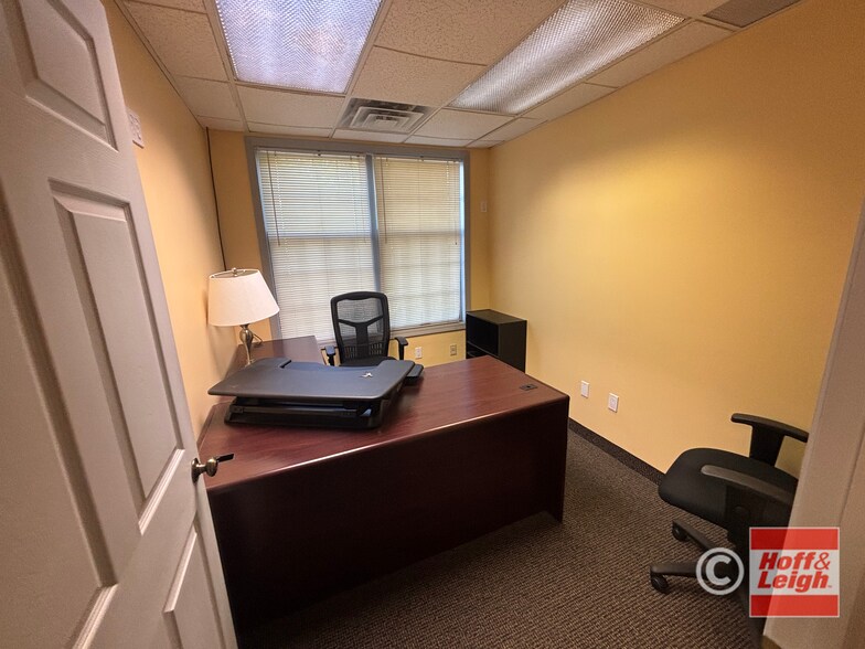 More Photos Of 8225 Brecksville Rd, Brecksville Office For Sale