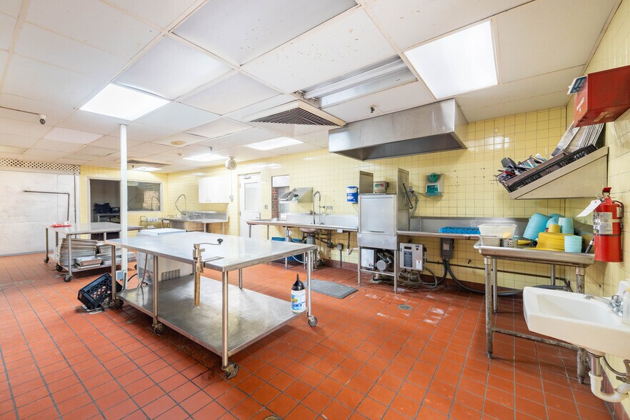 More Photos Of 6902 Chicago Rd, Warren Schools For Sale