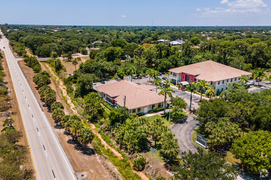 More Photos Of 9911 Corkscrew Rd, Estero Medical For Lease
