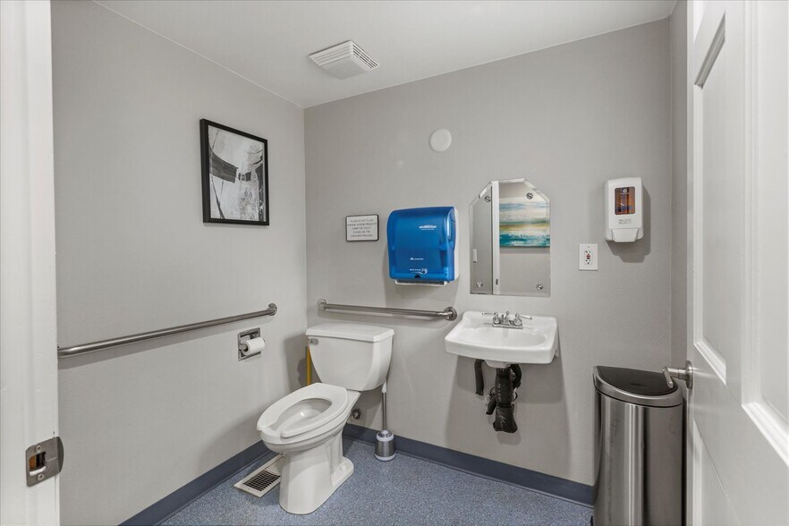 More Photos Of 5603 230th St SW, Mountlake Terrace Office For Sale