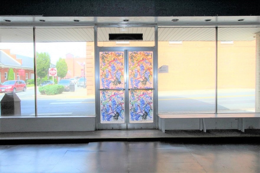 More Photos Of 1850 Church St, Appomattox Bar For Sale