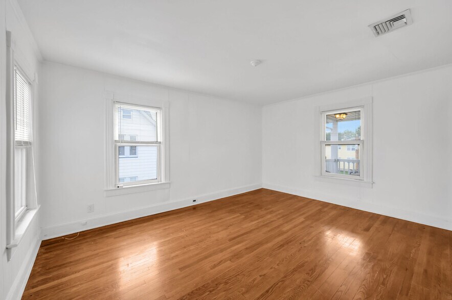 More Photos Of 46 E Somerset St, Raritan Medical For Sale