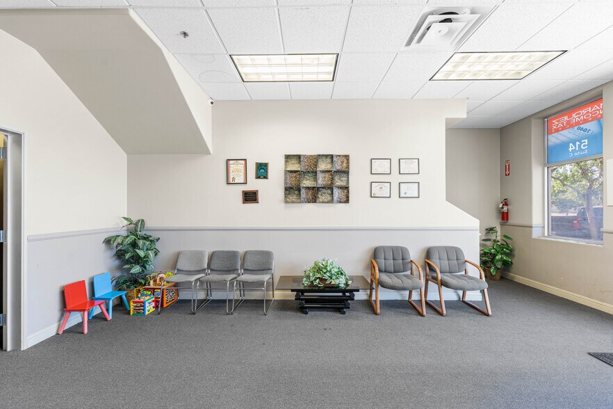 More Photos Of 514 Commerce Ave, Palmdale Medical For Sale