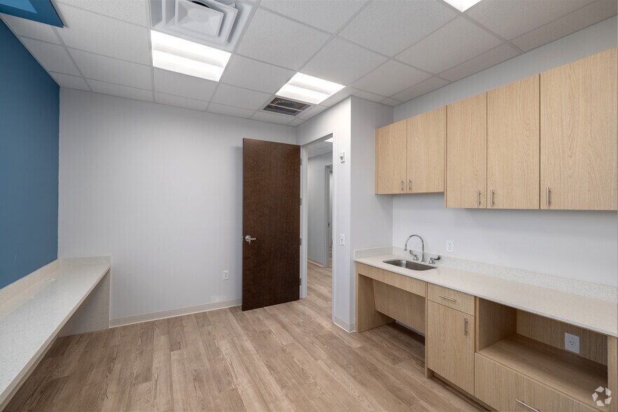 More Photos Of 3683 S Miami Ave, Miami Medical For Lease