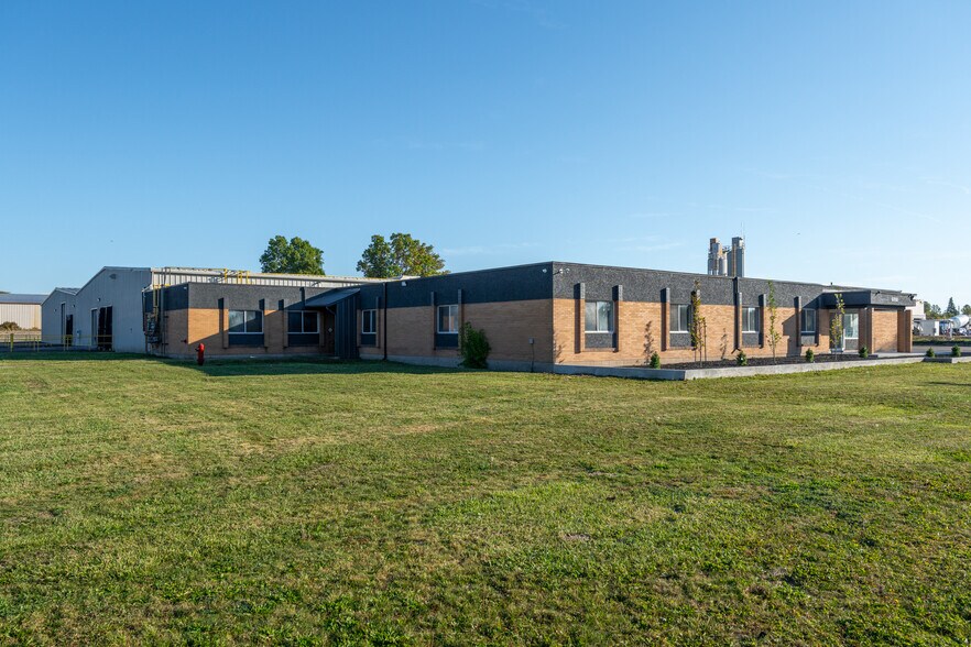 More Photos Of 6050 Don Murie St, Niagara Falls Warehouse For Sale