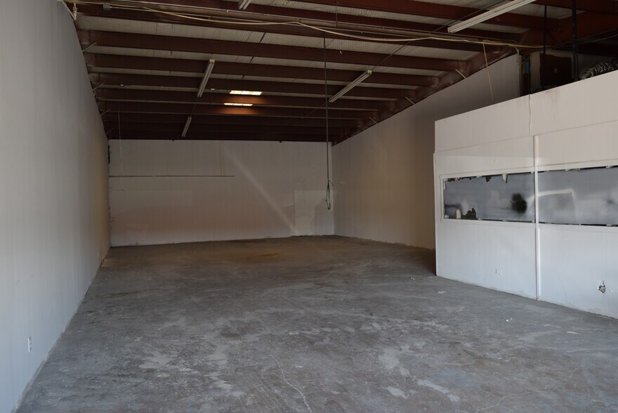 More Photos Of 8922 Frey, Houston Warehouse For Lease