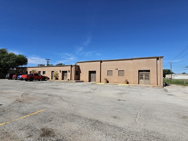 Primary Photo Of 202-226 S Leggett Dr, Abilene Office For Sale