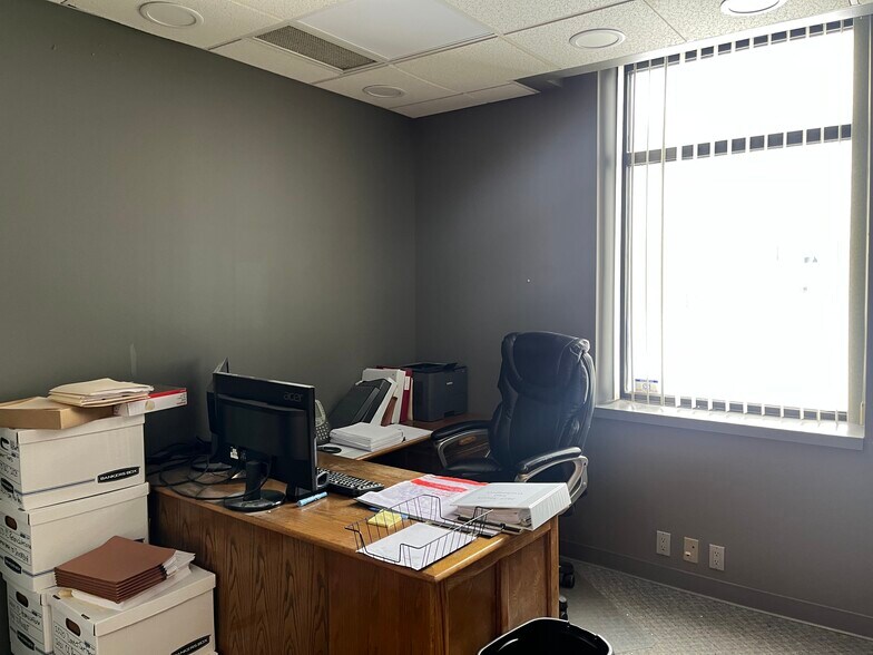 More Photos Of 107 Industrial Park Rd, Story City Warehouse For Sale