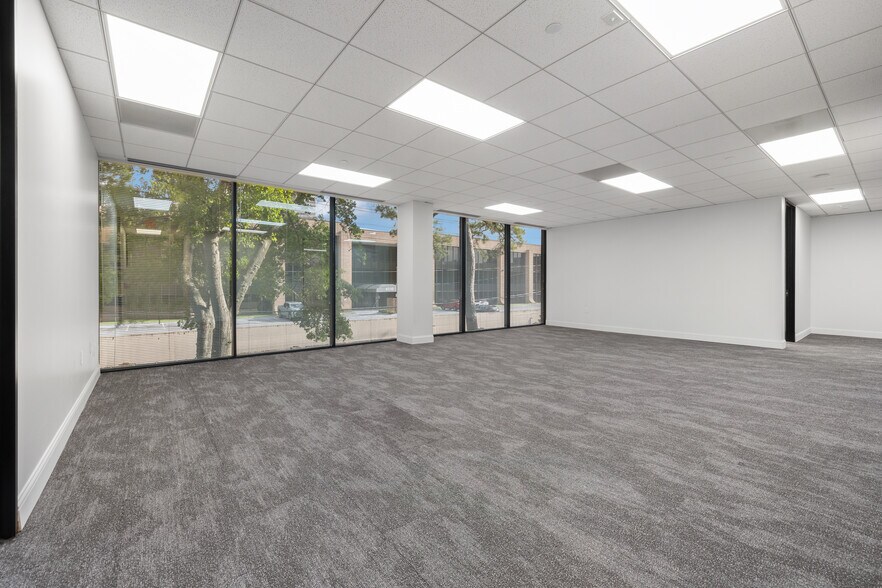 More Photos Of 17 S Briar Hollow Ln, Houston Office Residential For Lease