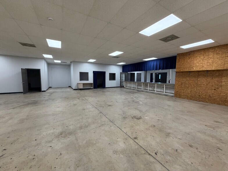 More Photos Of 5205 Old Buncombe Rd, Greenville Warehouse For Lease
