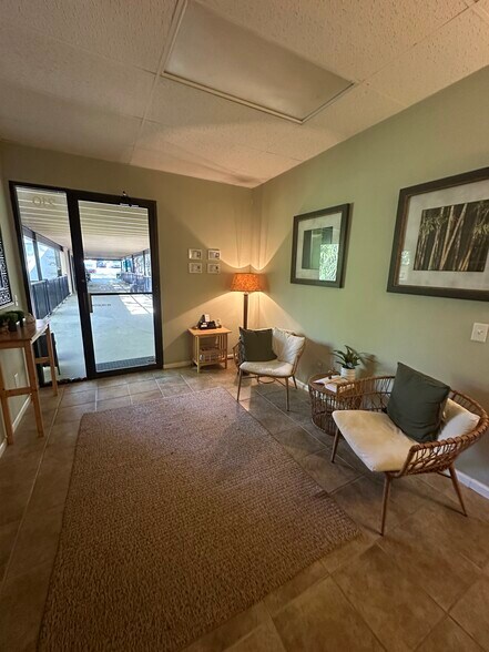 More Photos Of 2301 Park Ave, Orange Park Office For Lease