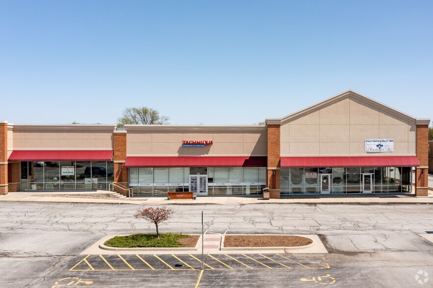 More Photos Of McKnight & Bradford Ln, Normal Freestanding For Sale