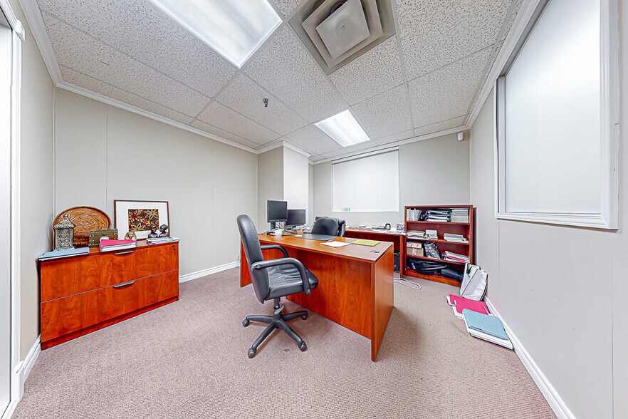 More Photos Of 335 Renfrew Dr, Markham Medical For Sale