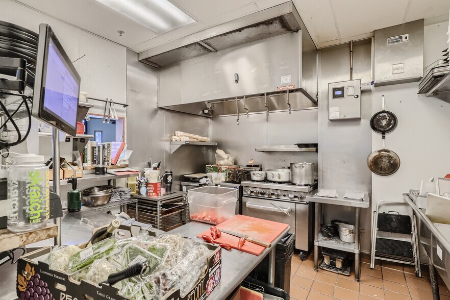 More Photos Of 3401-3421 E Colfax Ave, Denver Restaurant For Lease