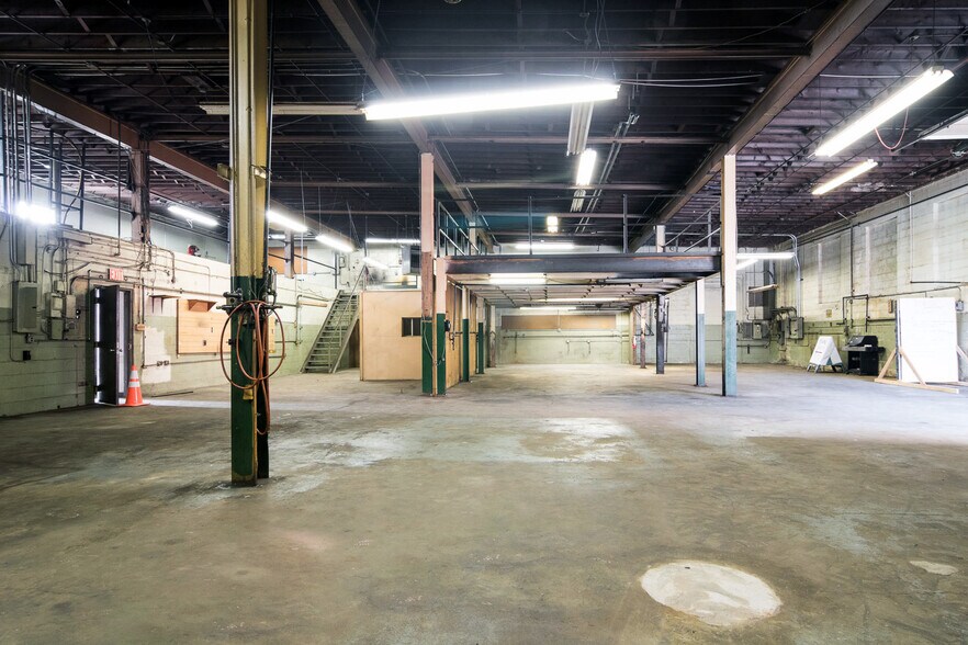 More Photos Of 575 E Milwaukee St, Detroit Warehouse For Lease