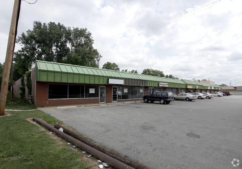 More Photos Of 3850-3872 E Main St, Columbus Storefront For Lease