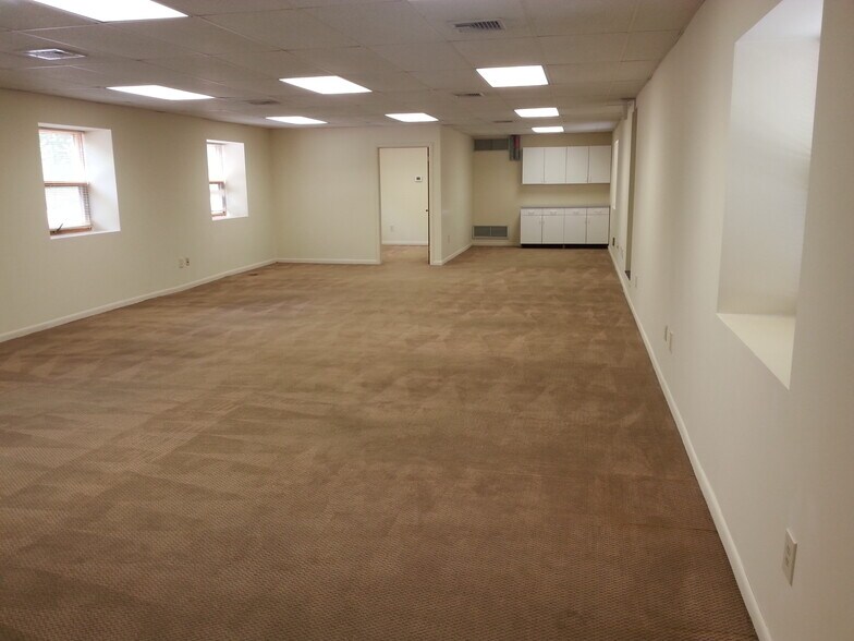 More Photos Of 150 Boulevard, Washington Office For Lease