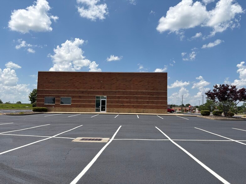 More Photos Of 5650 Belleville Crossing St, Belleville Storefront For Lease