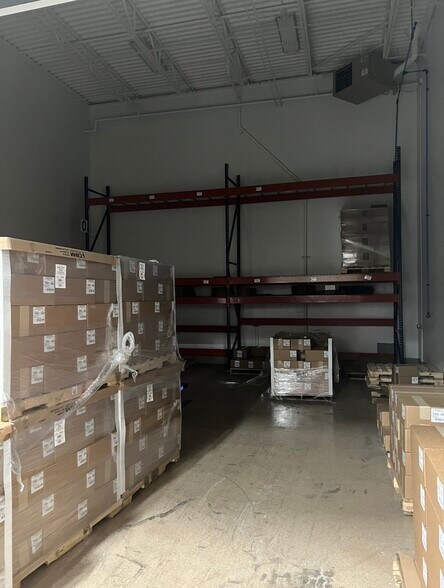 More Photos Of 253 Commerce Dr, Grayslake Warehouse For Sale
