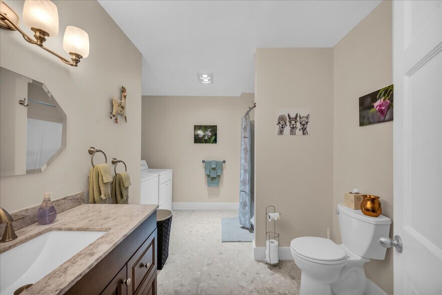 More Photos Of 608 Atlantic Hwy, Northport Freestanding For Sale