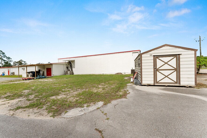 More Photos Of 17313 NE US Highway 301, Waldo Freestanding For Sale