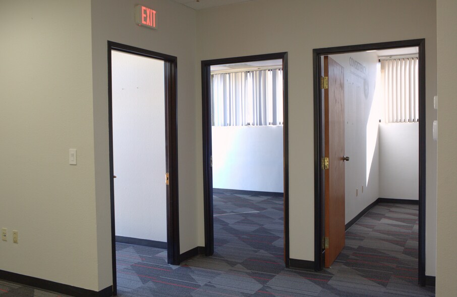 More Photos Of 2004 Lamar Dr, Round Rock Warehouse For Lease