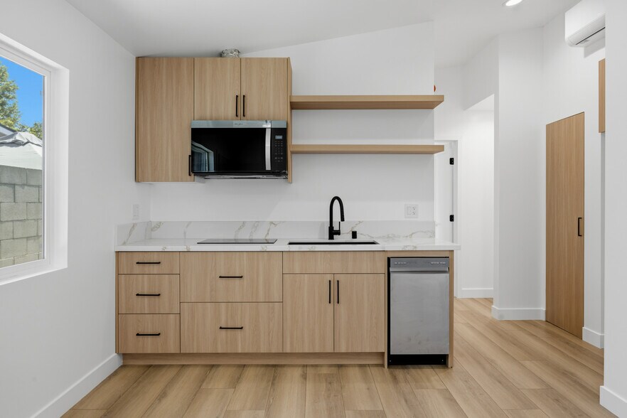 More Photos Of 22928 Leadwell St, West Hills Apartments For Sale