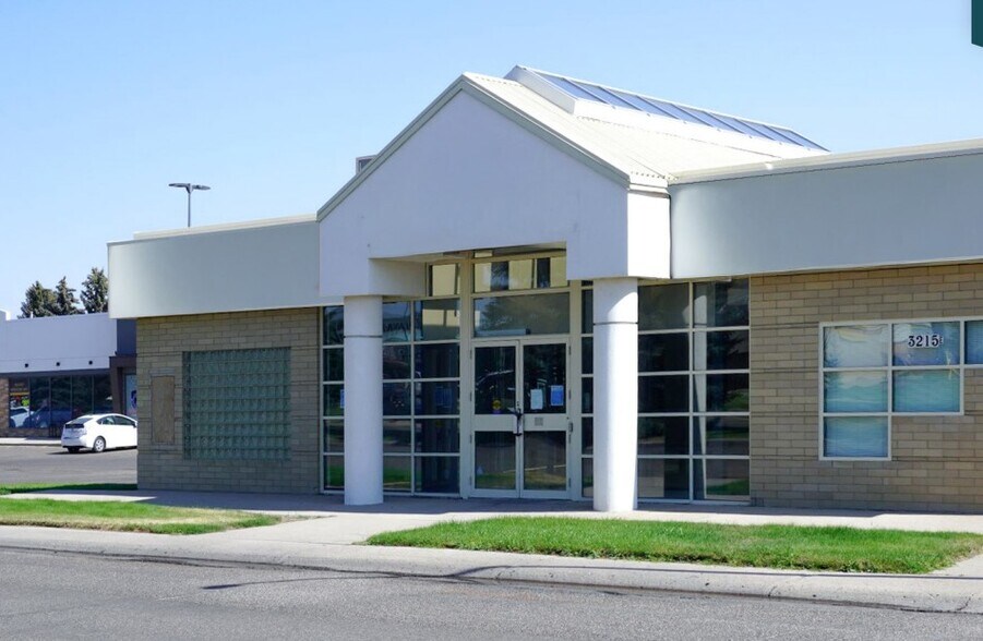 Primary Photo Of 3215 Dunmore Rd SE, Medicine Hat Freestanding For Lease