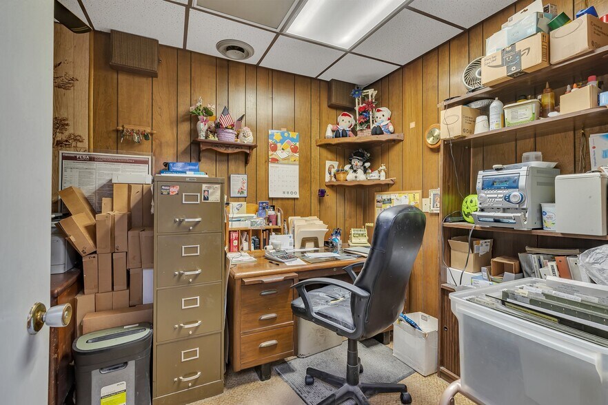 More Photos Of 531 Railroad Ave, Albany General Retail For Sale