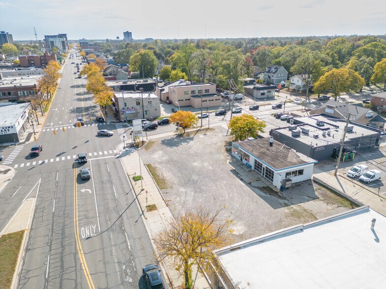 More Photos Of 1005 N Main St, Royal Oak Service Station For Sale