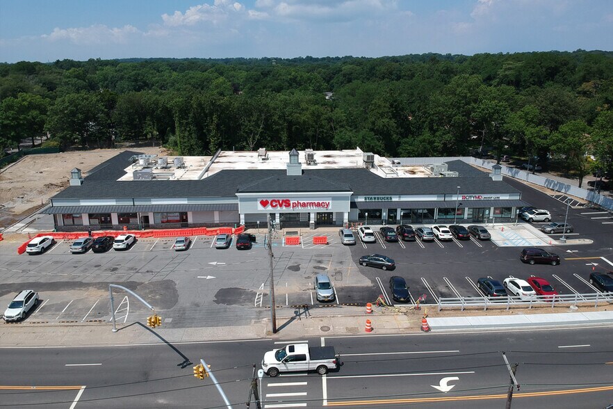 Primary Photo Of 393 Willis Ave, Roslyn Heights Unknown For Lease