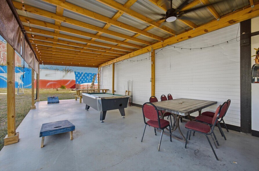 More Photos Of 9805 Jacksboro Hwy, Fort Worth Freestanding For Sale