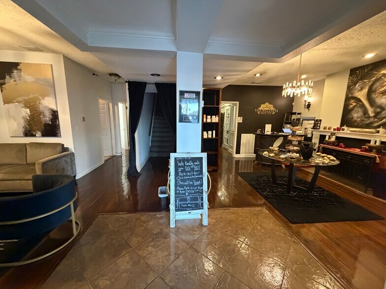 More Photos Of 2001 W Kennedy Blvd, Tampa Office For Sale