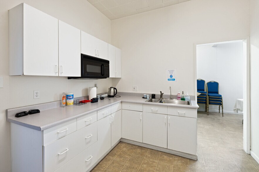 More Photos Of 4015 Railroad Ave, Pittsburg Medical For Sale