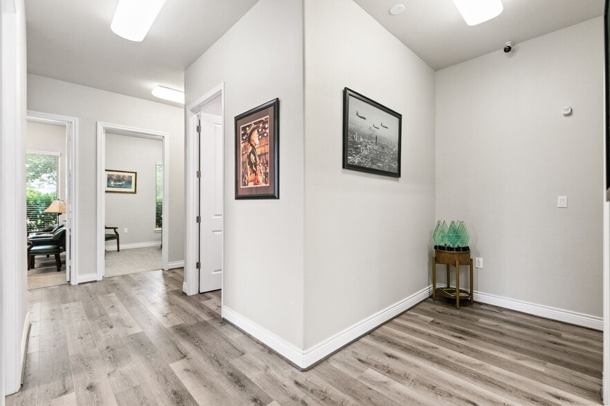 More Photos Of 13715 Office Park Dr, Houston Office For Sale