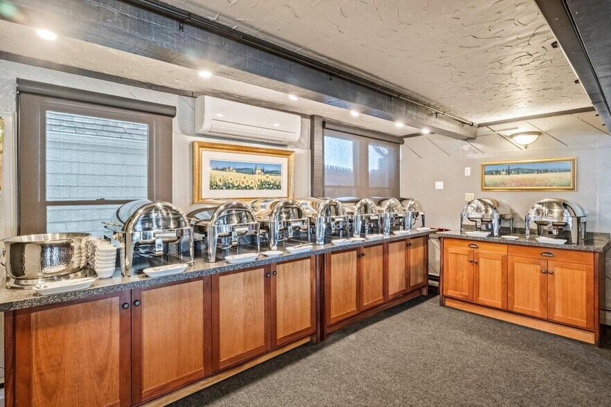 More Photos Of 539 Commercial St, Provincetown Storefront Retail Residential For Sale