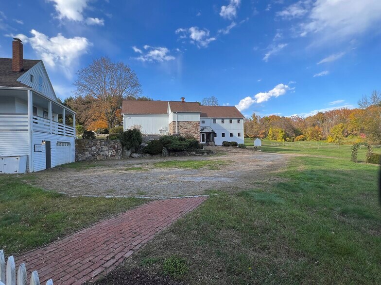 More Photos Of 557 Main St, Woodbury Specialty For Sale