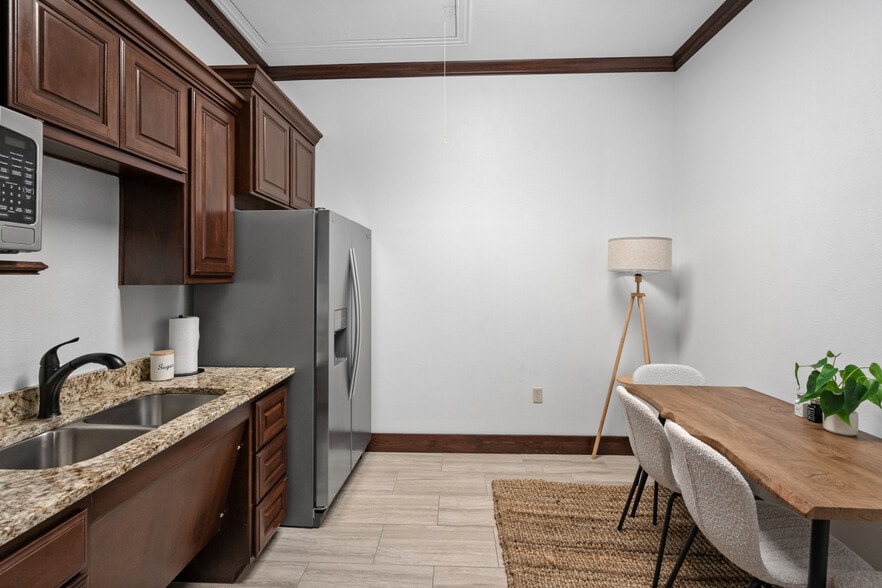 More Photos Of 6115 New Copeland Rd, Tyler Medical For Sale