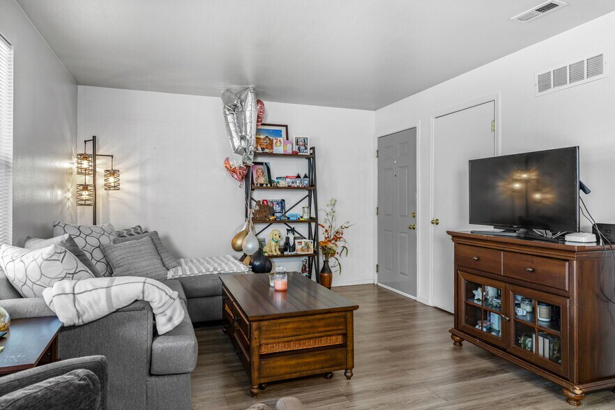 More Photos Of 1805 E Overland Rd, Meridian Apartments For Sale