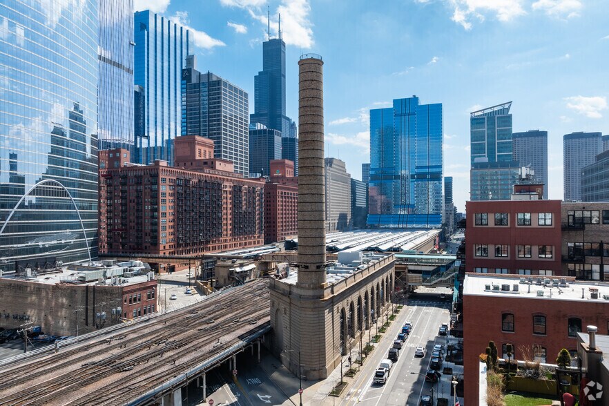 More Photos Of 211 N Clinton St, Chicago Loft Creative Space For Lease