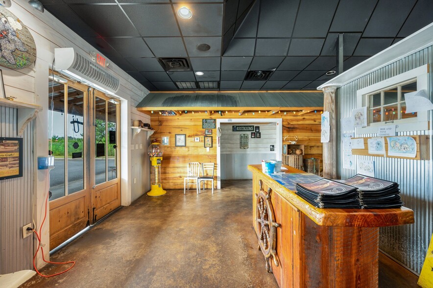 More Photos Of 1296 N Ferdon Blvd, Crestview Restaurant For Sale