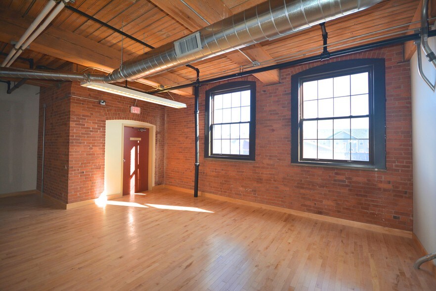 More Photos Of 168 Center St, Southington Industrial For Lease