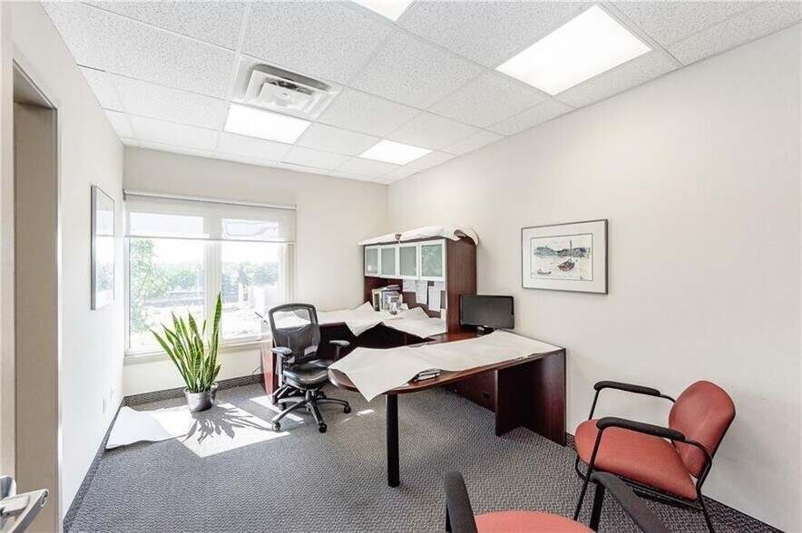 More Photos Of 2904 South Sheridan Way, Oakville Medical For Lease