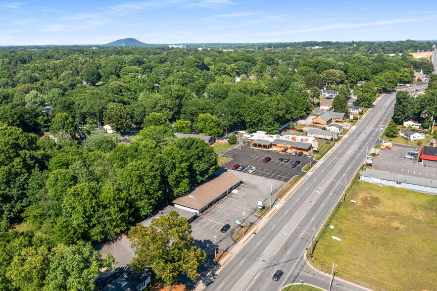 More Photos Of 910 E Garrison Blvd, Gastonia General Retail For Sale