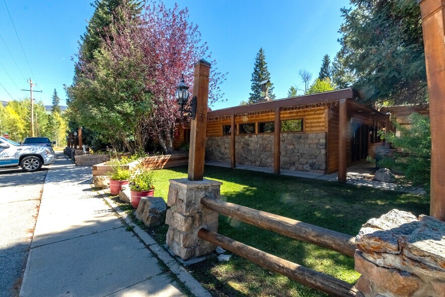 More Photos Of 600 Marina Dr, Grand Lake Restaurant For Sale