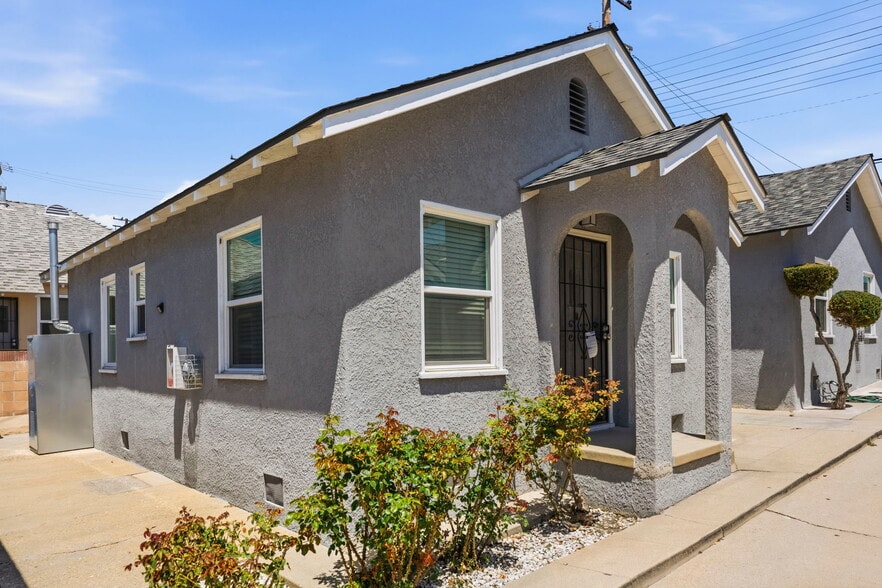More Photos Of 1047 W 7th St, San Pedro Multifamily For Sale