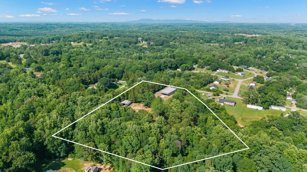More Photos Of 533 Crest Dr, Easley Industrial For Sale