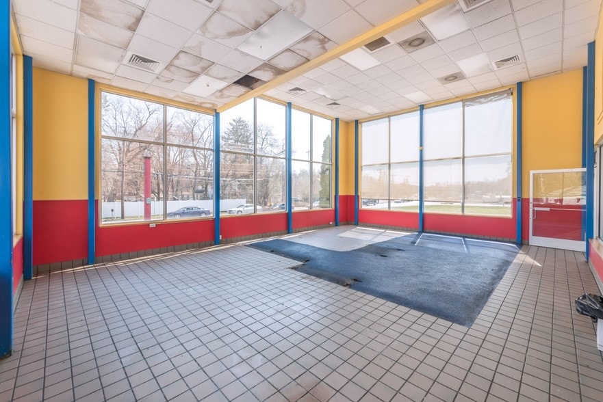 More Photos Of 3123 Route 9W, Saugerties Restaurant For Lease