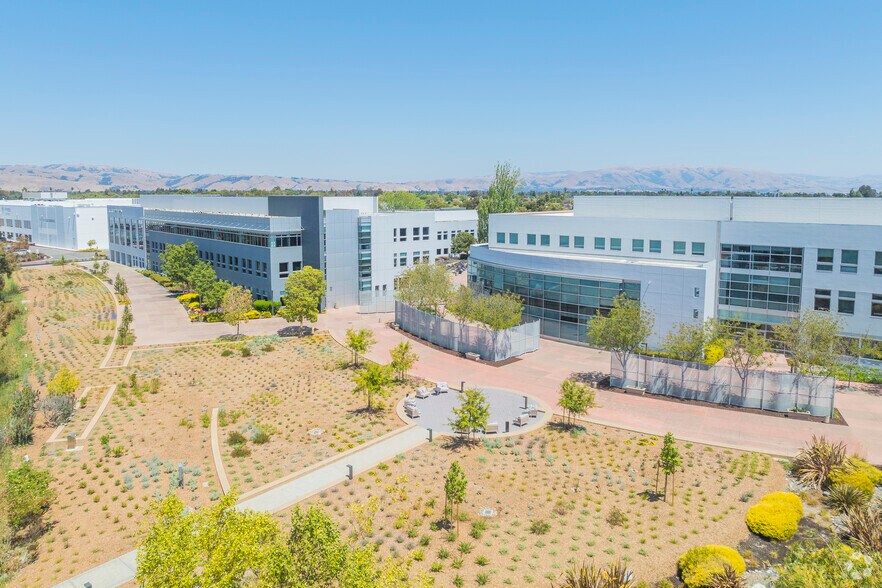 More Photos Of 7999 Gateway Blvd, Newark Research And Development For Lease