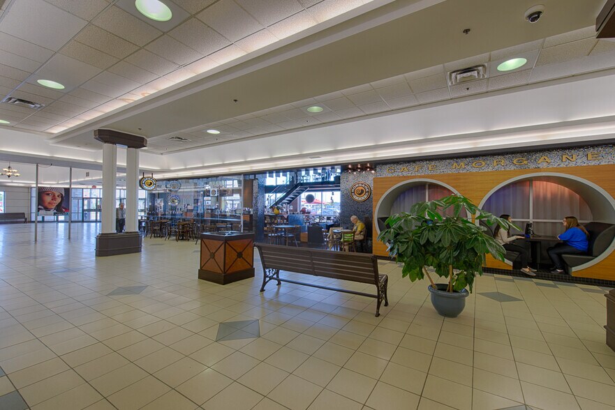 More Photos Of 4520 Boul des Recollets, Trois-Rivières General Retail For Lease